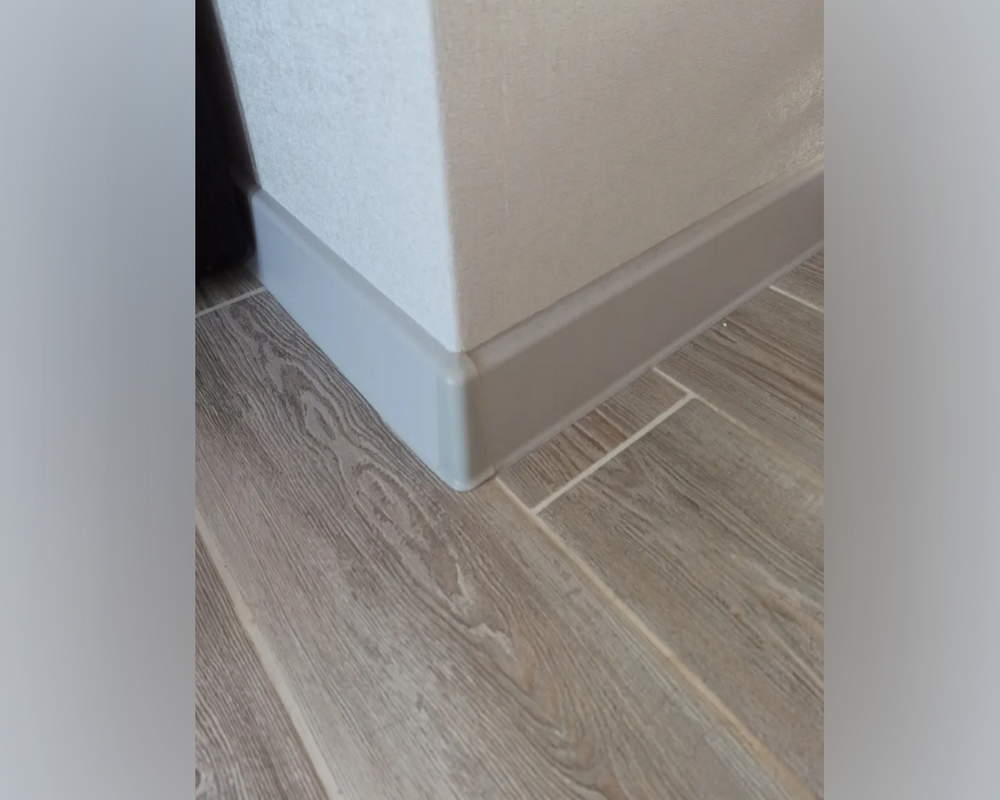 Плинтус ПВХ со съемной панелью Arbiton INDO 137 Дуб Сельма