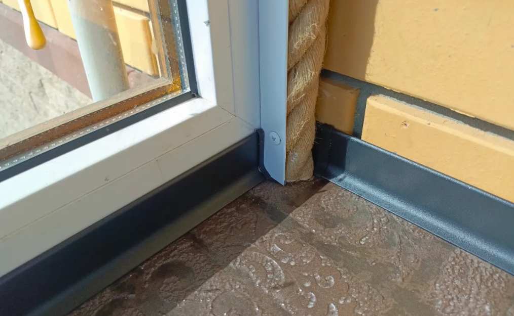 Алюминиевый плинтус AKBD100-SBL 2,5м Муар черный