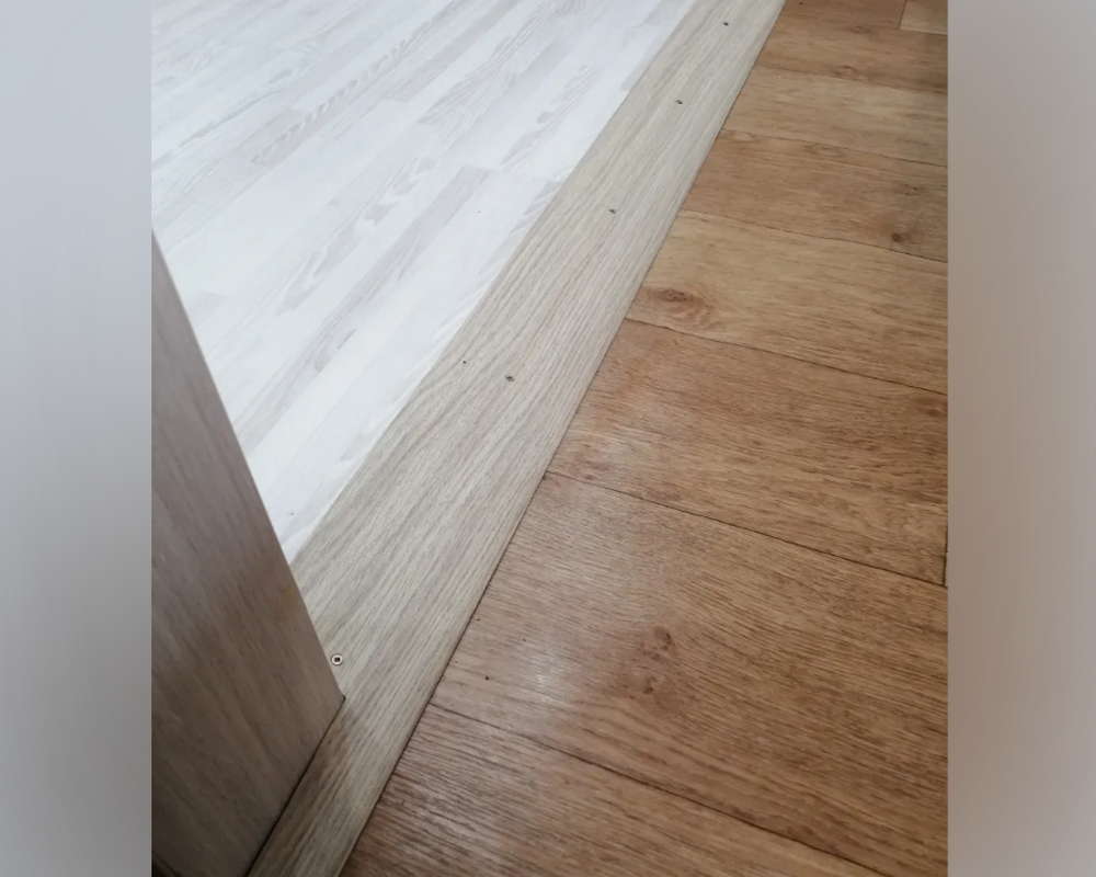 Порог одноуровневый ПС 07-1.2700.052 2,7 м Ель дымчатая