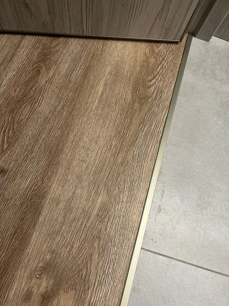 Профиль стыкоперекрывающий ПС 11НСВ(304).2700.002 2,7 м Золото