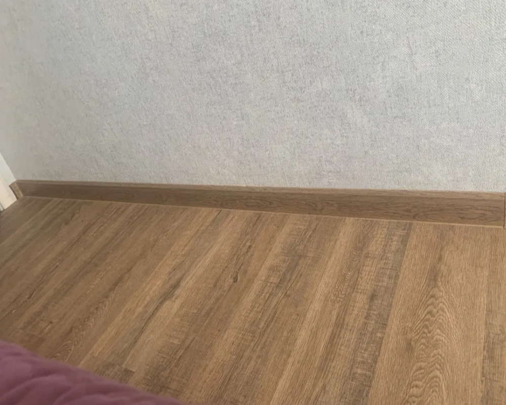 Плинтус ПВХ со съемной панелью Идеал Деконика 85мм 2,2м 211 Дуб рустик