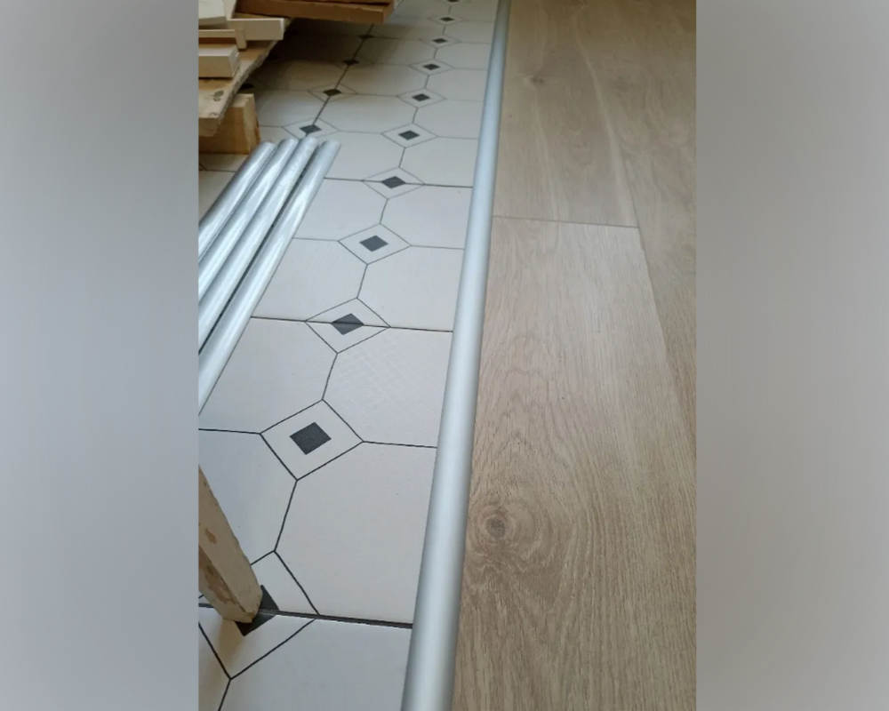 Порог одноуровневый ПС 04-3.900.01л Серебро