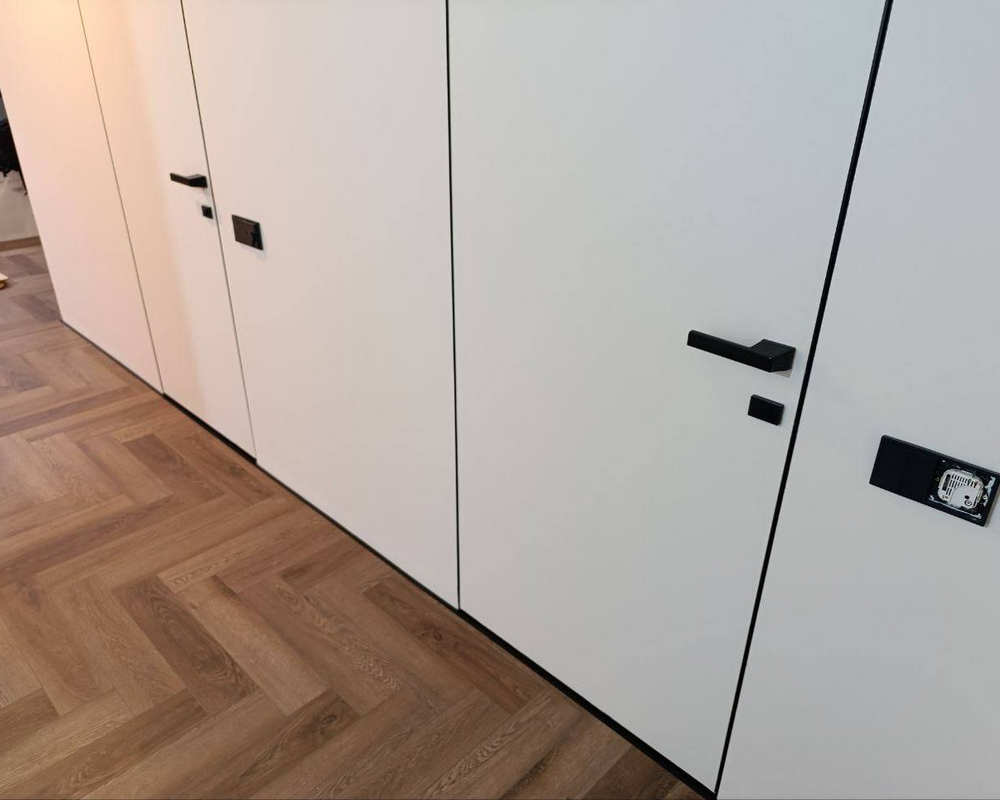 Антиплинтус Апл 01.2700.15. Черный