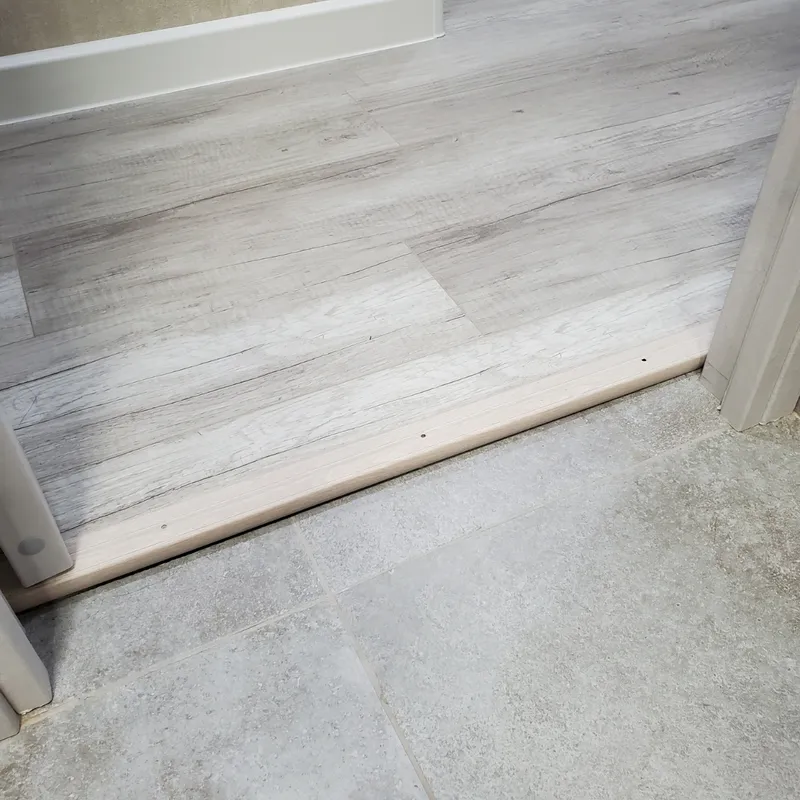 Порог угловой ПУ 06.2700.054 0,9 м Клен северный