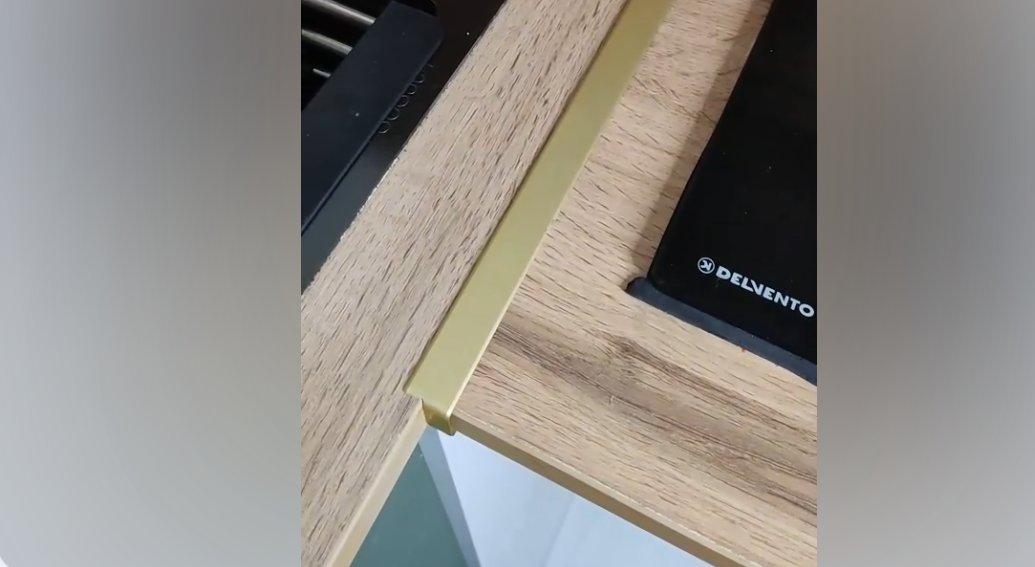 Т-образный порог для кварцвинила 10*4,5 мм 2,7м Блестящее золото PCRBO 1045