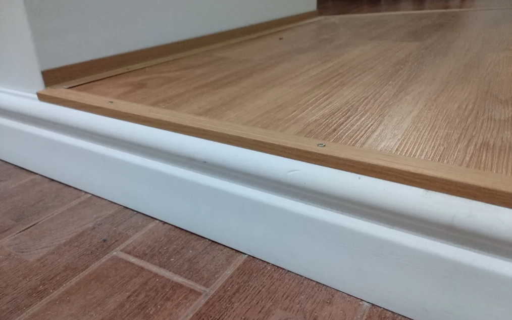 Порог угловой ПУ 01.2700.282 Дуб светлый