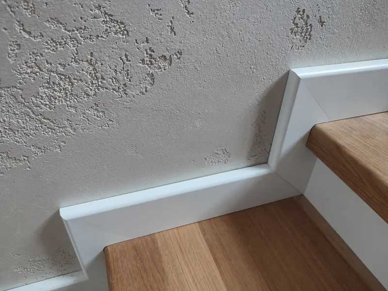 Плинтус МДФ Лука Пл 100-1МДФ.2700.Point line 24040 Дуб кантри белый