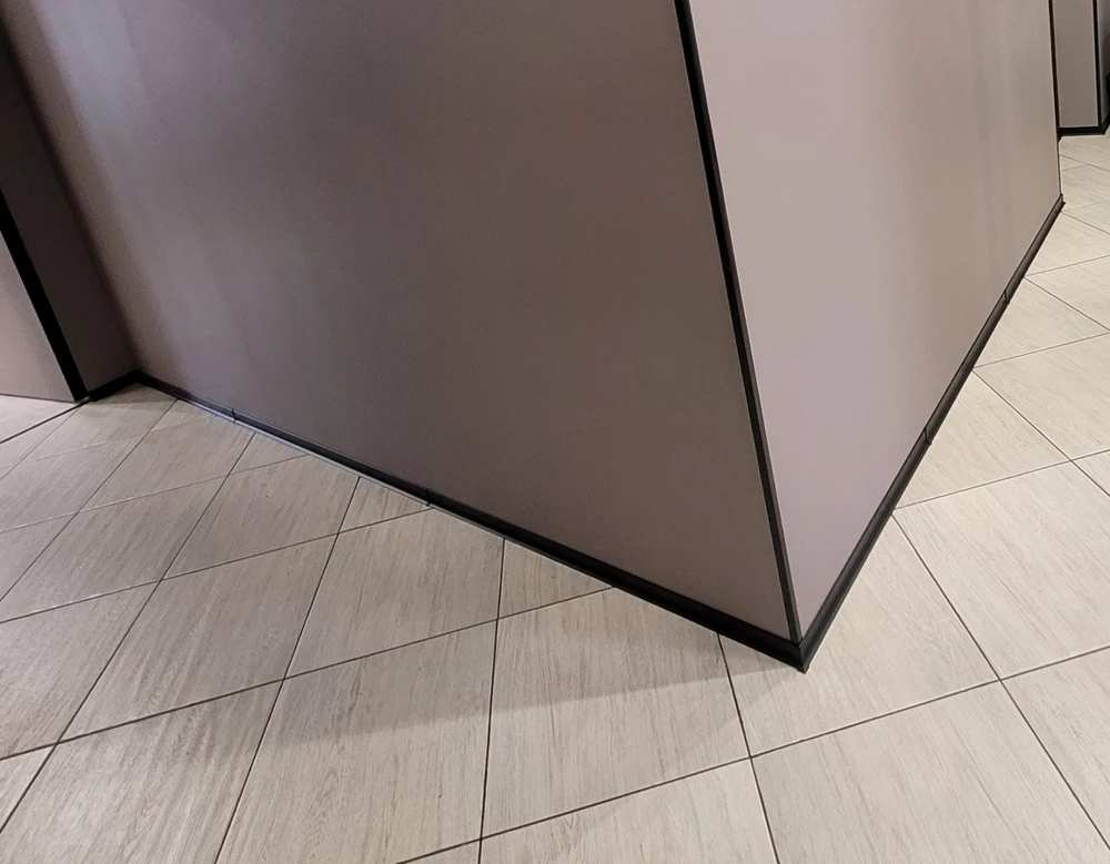 Плинтус алюминиевый Пл 80.2500.15к Черный