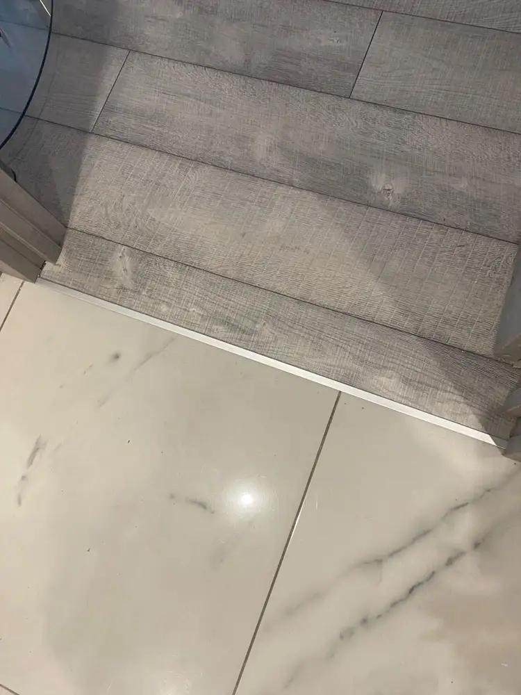 Алюминиевый  профиль ПТ-18 (браш) серебро/глянец 2,7 м