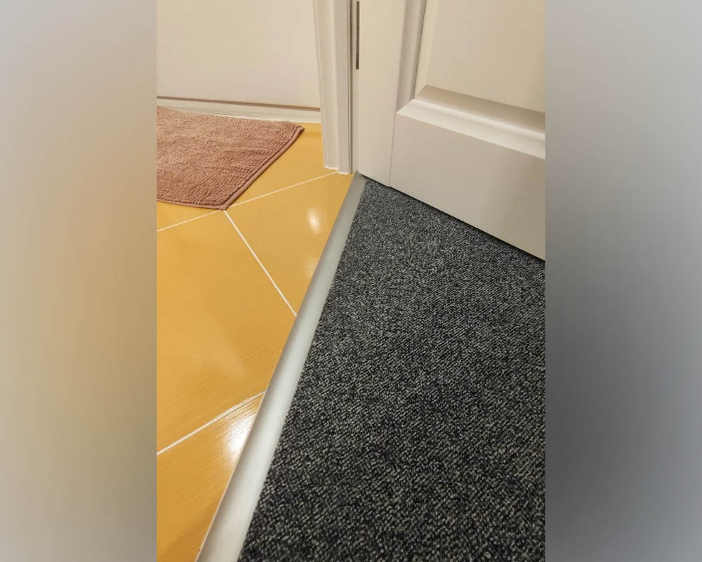 Порог одноуровневый ПС 04-3.900.01л Серебро