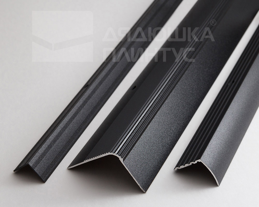 Порог угловой ПУ 01.2700.215 Черный