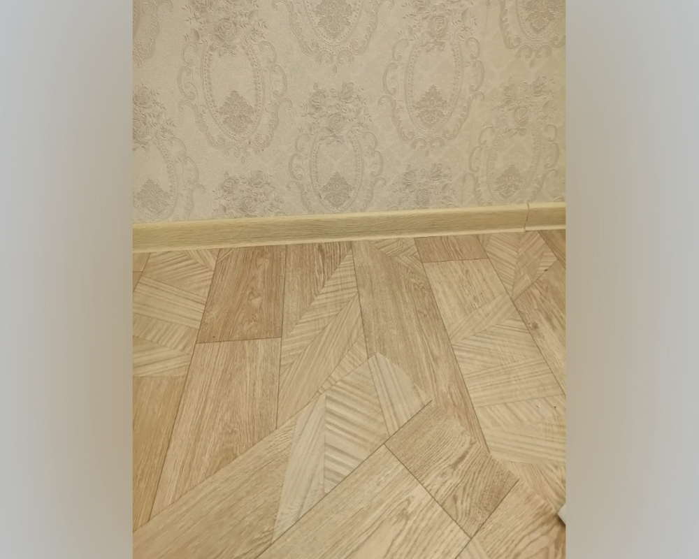 Плинтус ПВХ со съемной панелью Идеал Деконика 85мм 2,2м 211 Дуб рустик