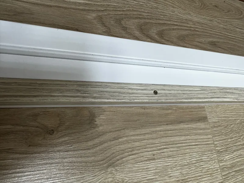 Порог угловой ПУ 01.2700.057 0,9 м Бетон айс