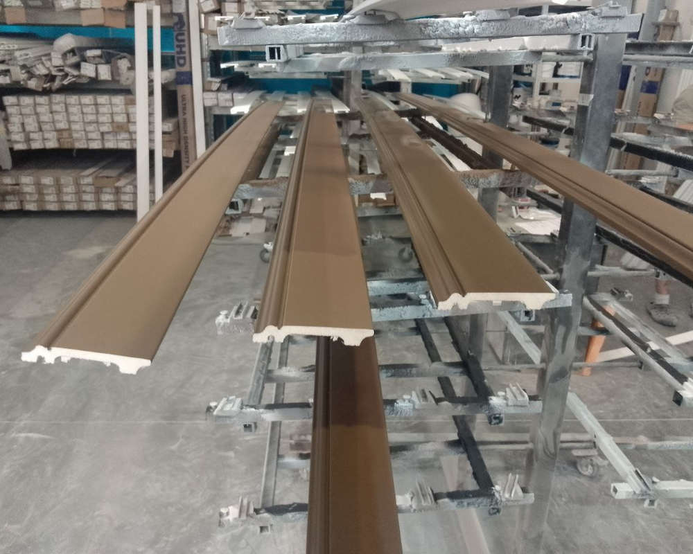 Плинтус из полистирола высокой плотности Волшебная Палочка 80*12*2000. MSPOL 102. Окраска включена в стоимость