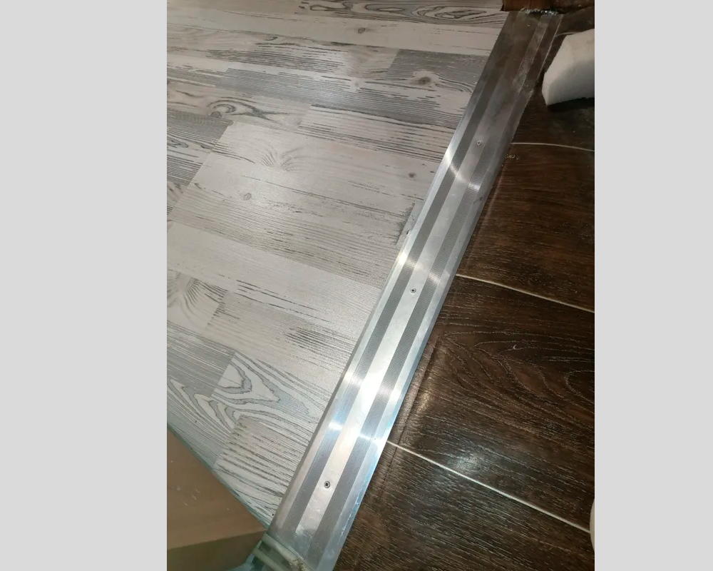 Порог одноуровневый ПС 05.900.01л Серебро