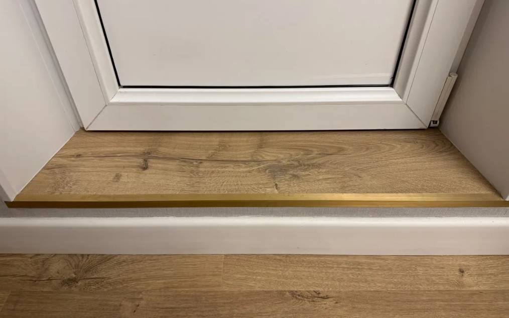 PVL73-05 Угол латунь Антик медь светлая 15х15мм 2.7м