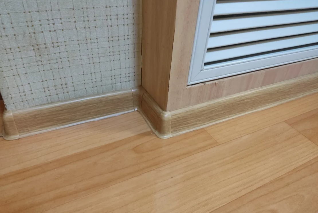 Плинтус ПВХ Волшебная палочка 58мм 2,2м 5805