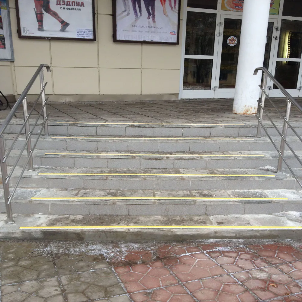 Порог угловой ПУ 10-1.2500.414 Серый