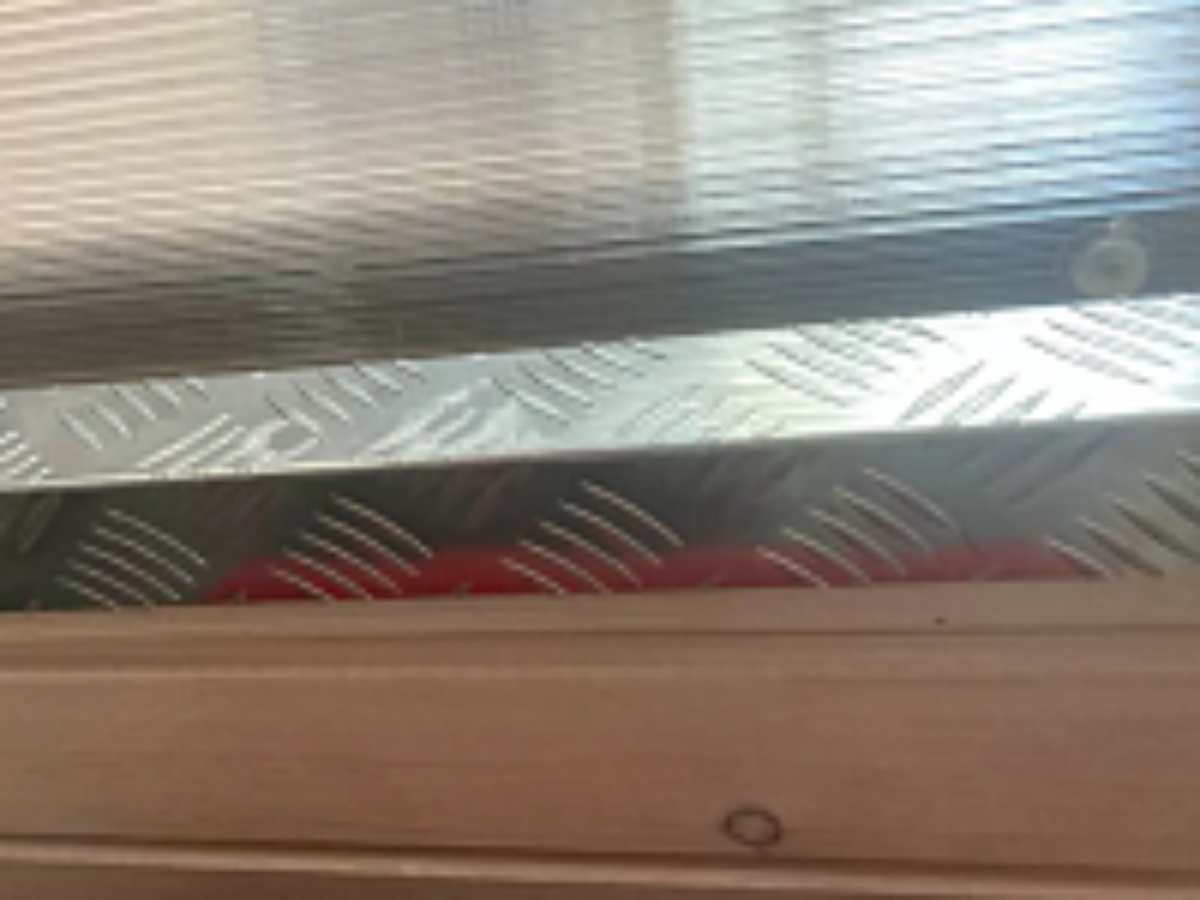 Угол рифлёный алюминиевый Укв 01.2000.500 40х20 мм