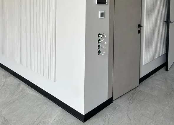 Плинтус алюминиевый Волшебная палочка 100 мм 3,0 м Чёрный матовый