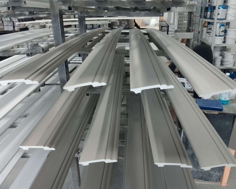 Плинтус из полистирола высокой плотности Волшебная Палочка 80*12*2000. MSPOL 102. Окраска включена в стоимость