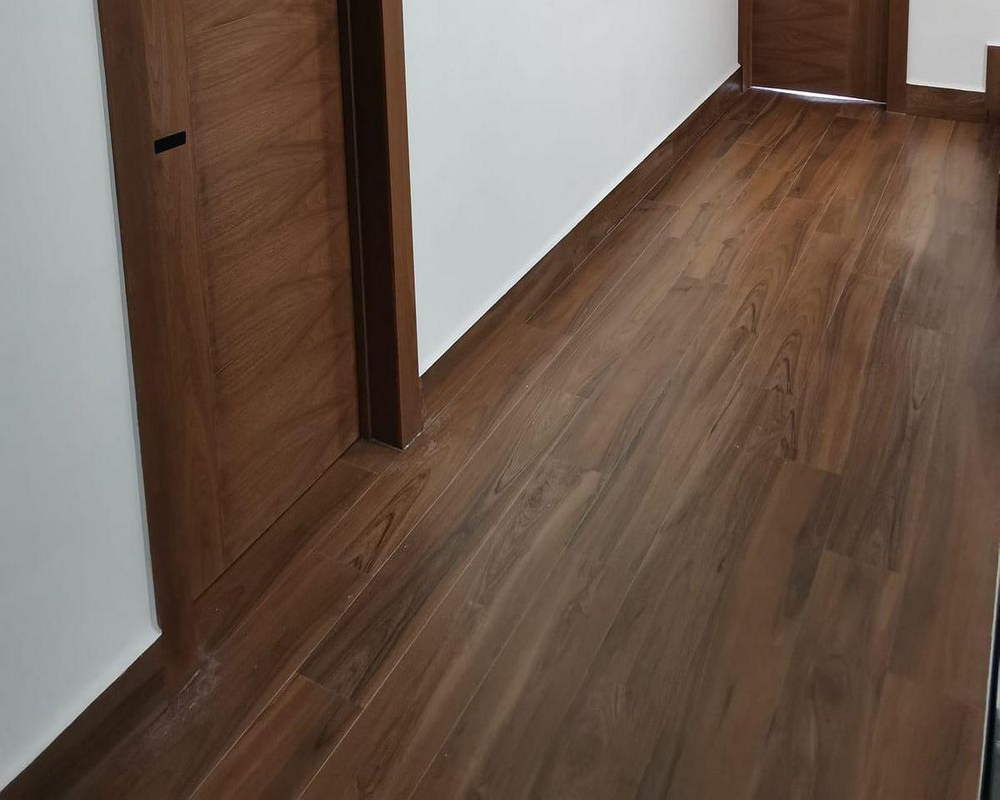 Плинтус напольный Salag Alpha 80 Интенсивный 2,4м