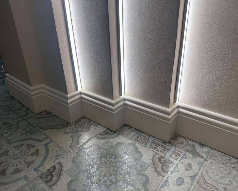 Плинтус из полистирола высокой плотности NMC Wallstyl FO1 Белый