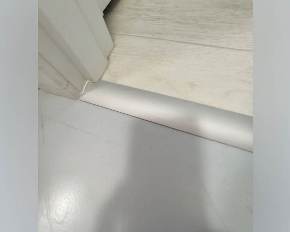 Порог одноуровневый ПС 04-3.2700.201л Серебро