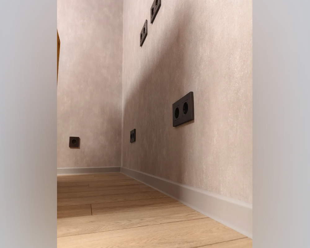 Плинтус ПВХ со съемной панелью Arbiton INDO 044 Дуб Болтон