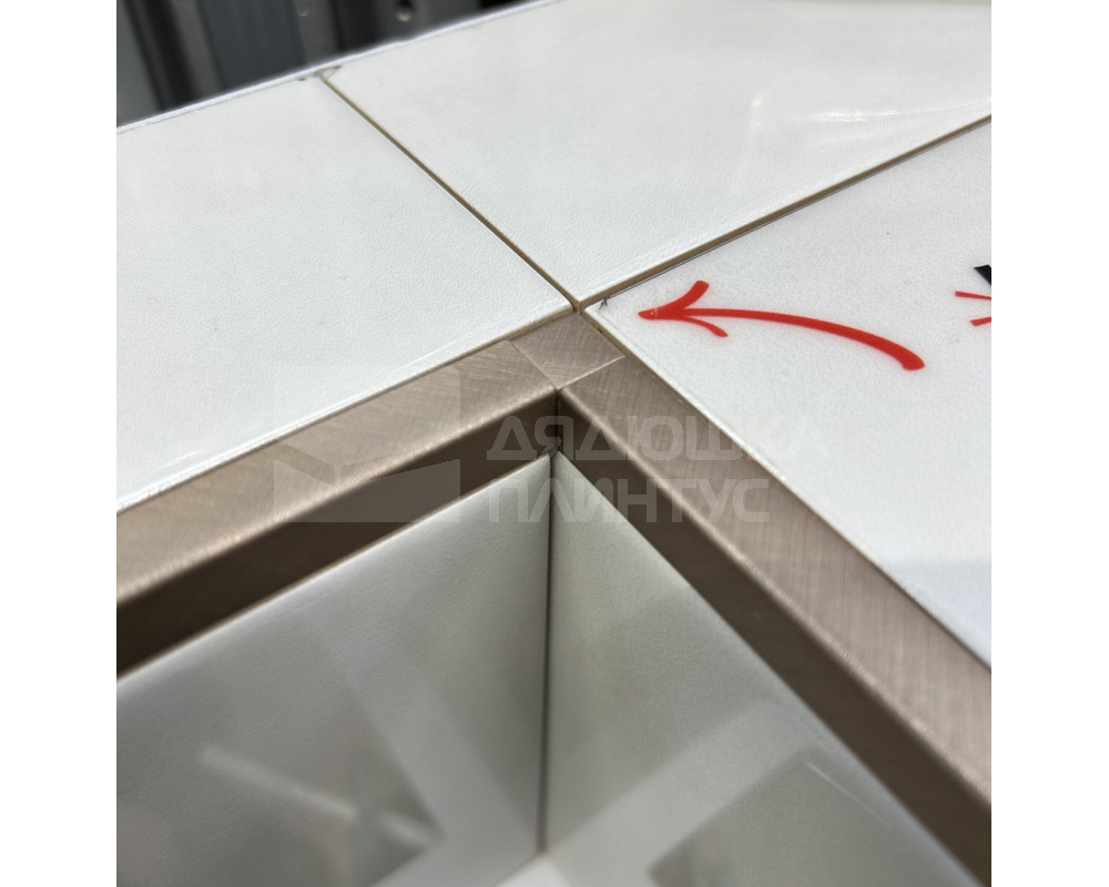 Профиль окантовочный ПК 11-10.2700.242л Шампань