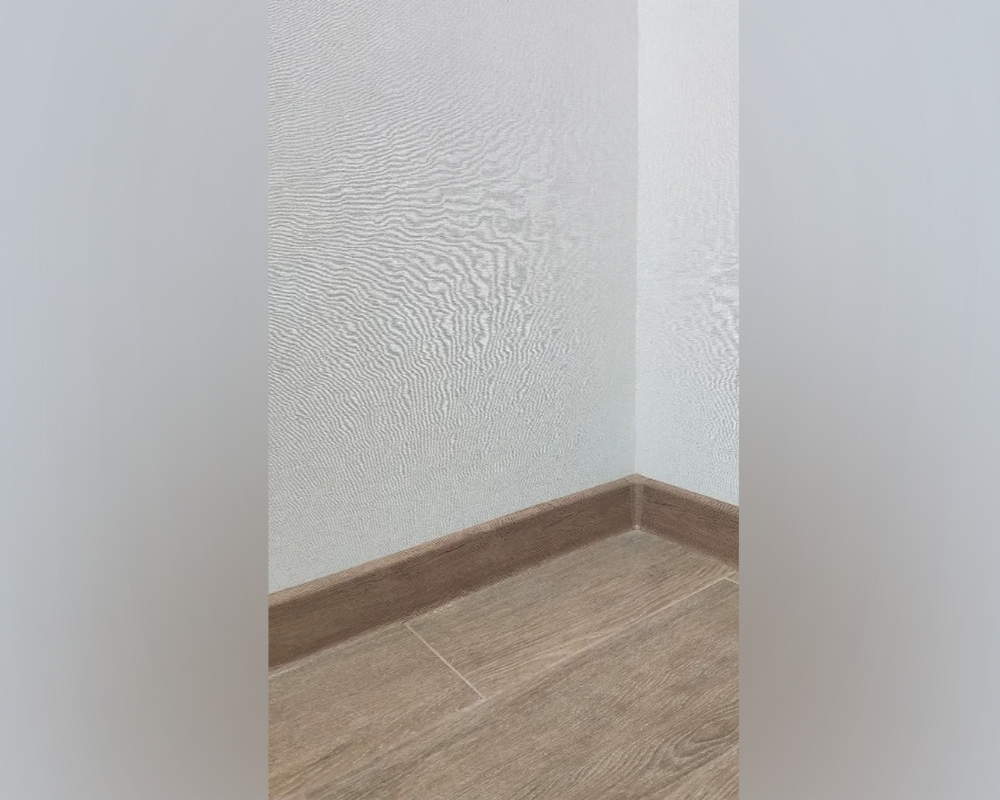 Плинтус ПВХ Salag Lima 72мм 2,5м. Дуб Бурбон натур