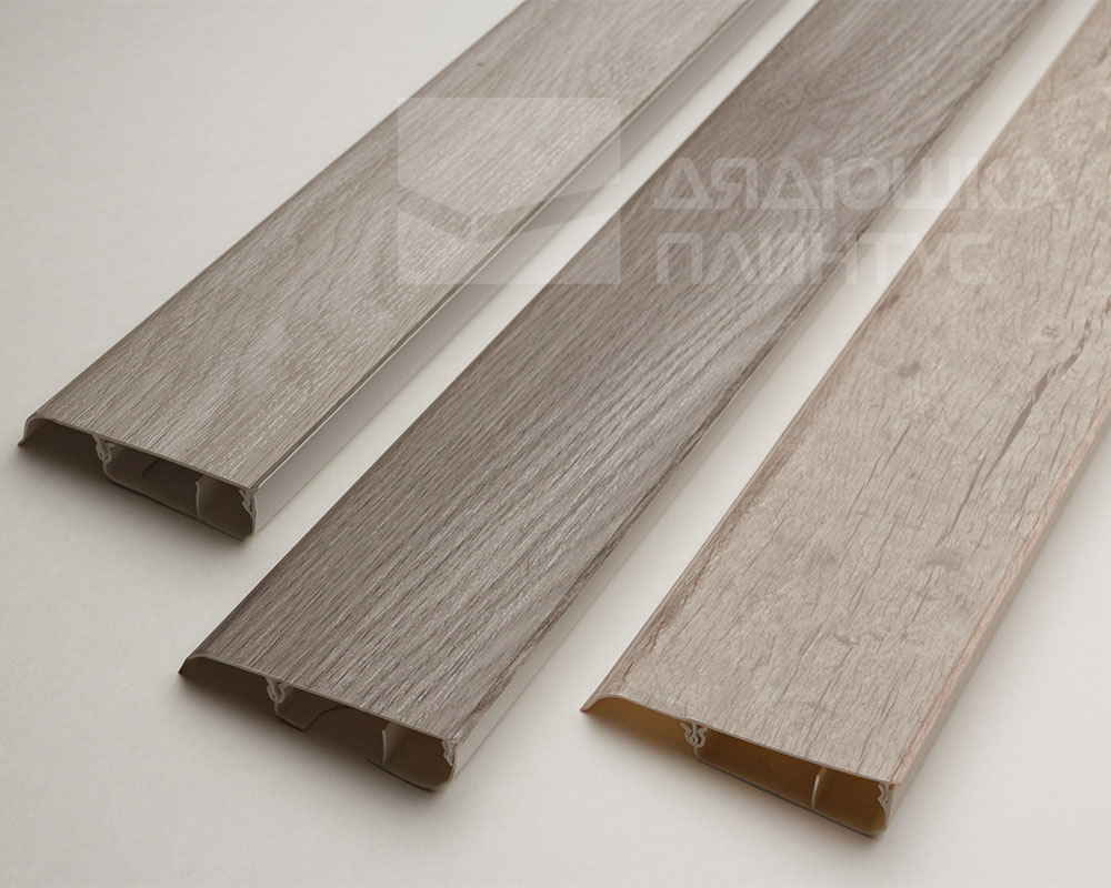 Плинтус ПВХ Salag Lima 72мм 2,5м. Дуб Бурбон натур