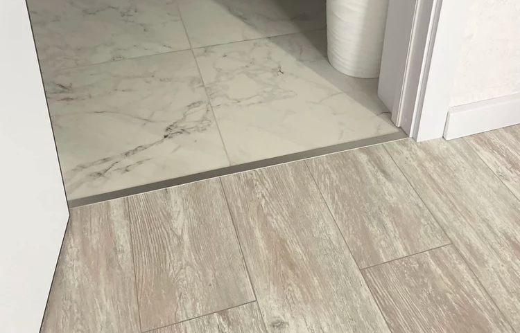 Профиль стыкоперекрывающий ПС 11НСВ(304).2700.042 2,7 м Шампань