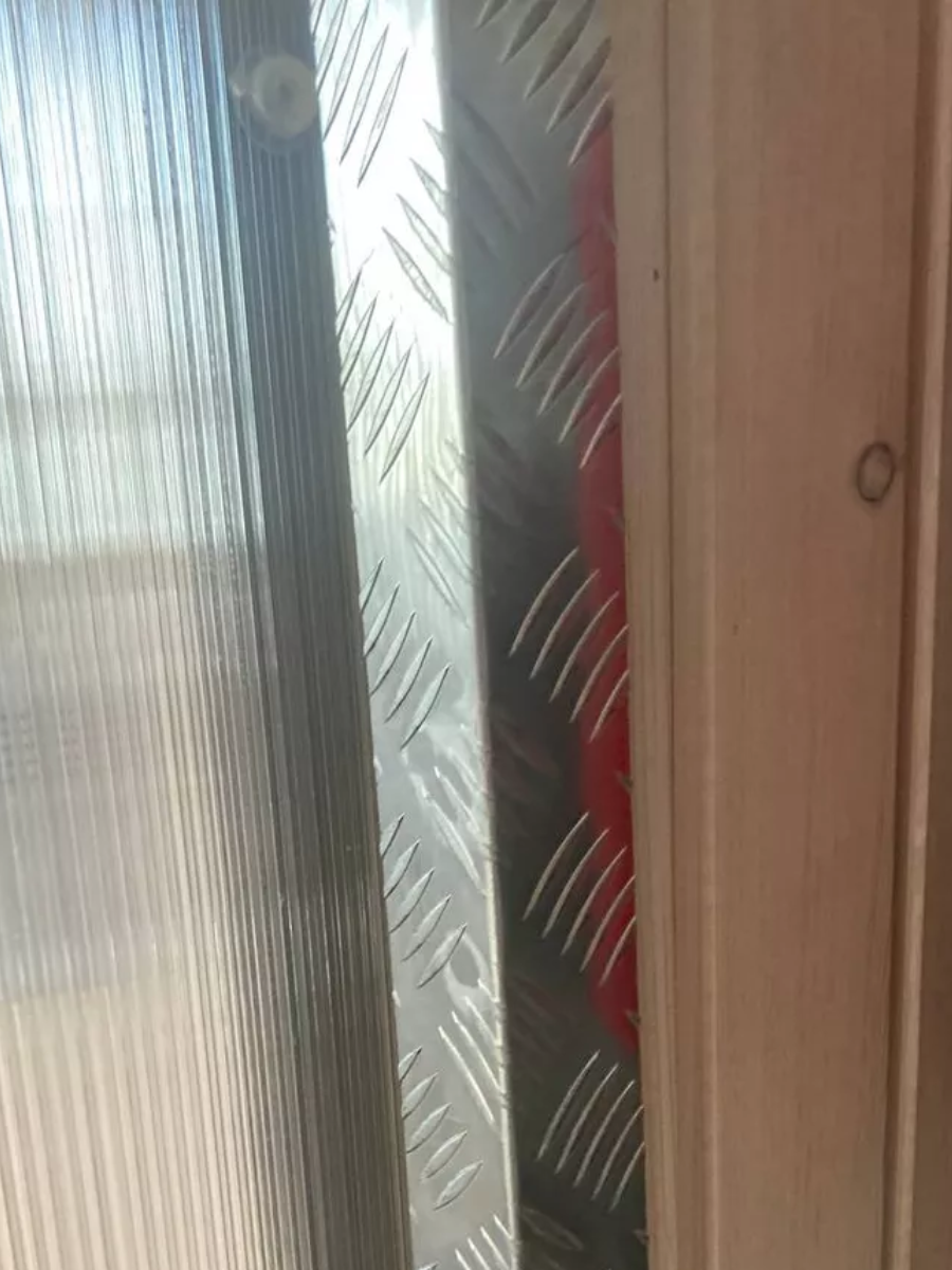 Угол рифлёный алюминиевый Укв 03.2000.500 25х25 мм