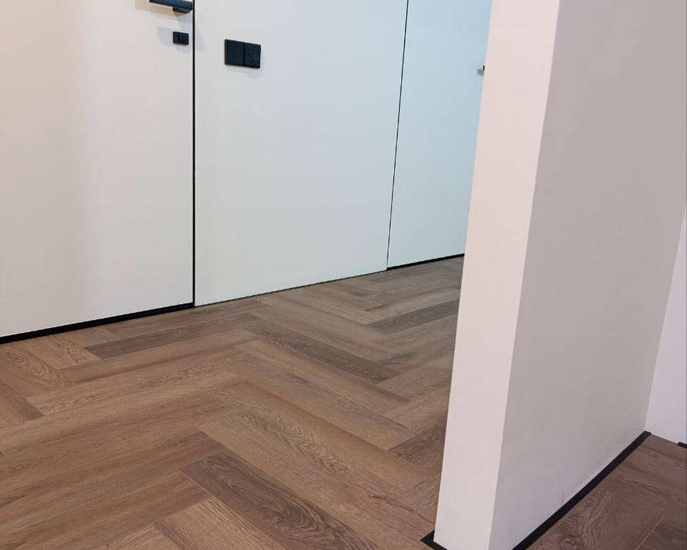 Микроплинтус AL16X5-03 16х6х1900мм Чёрный