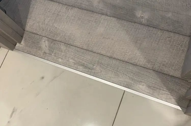 PVS90-10 Профиль Т-образный нержавеющая сталь Тисненый 14мм х 2.7м