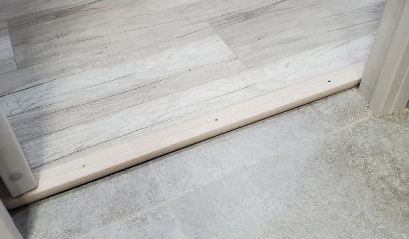 Порог угловой ПУ 06.1800.106 Ясень белый