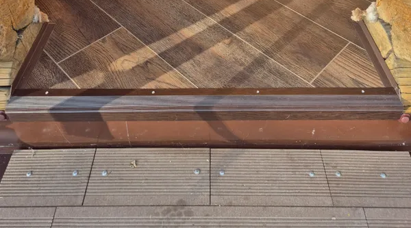 Порог угловой ПУ 02.2700.054 0,9 м Клен северный