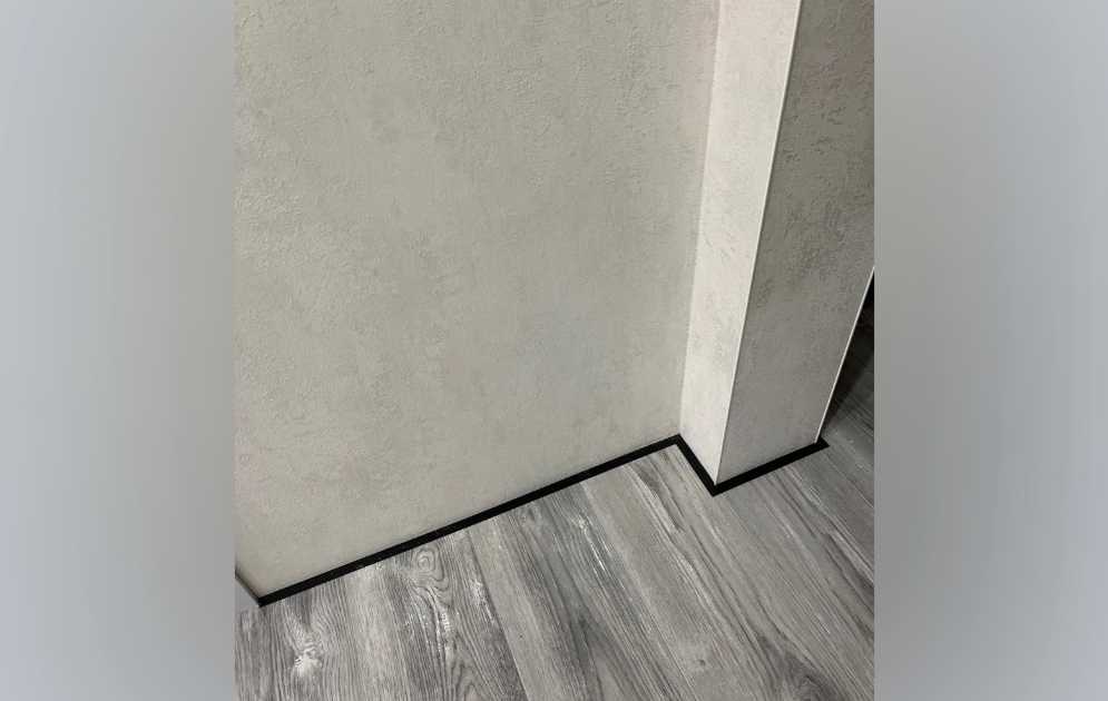 Антиплинтус Апл 01.2700.15. Черный