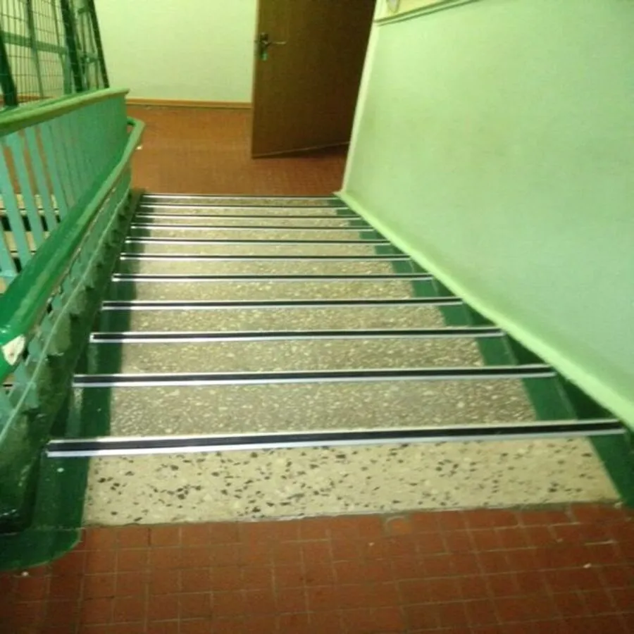 Порог угловой ПУ 10-1.2500.414 Серый